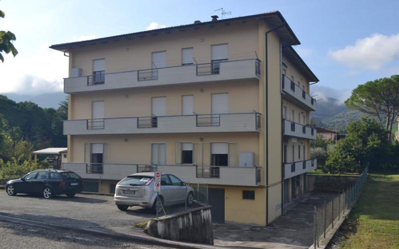 029.24 - Canavaccio di Urbino - appartamento al piano rialzato con garage e cantina