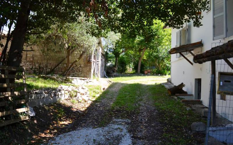 020.24 - Canavaccio di Urbino - Vendesi casale ristrutturato con 600 mq di giardino